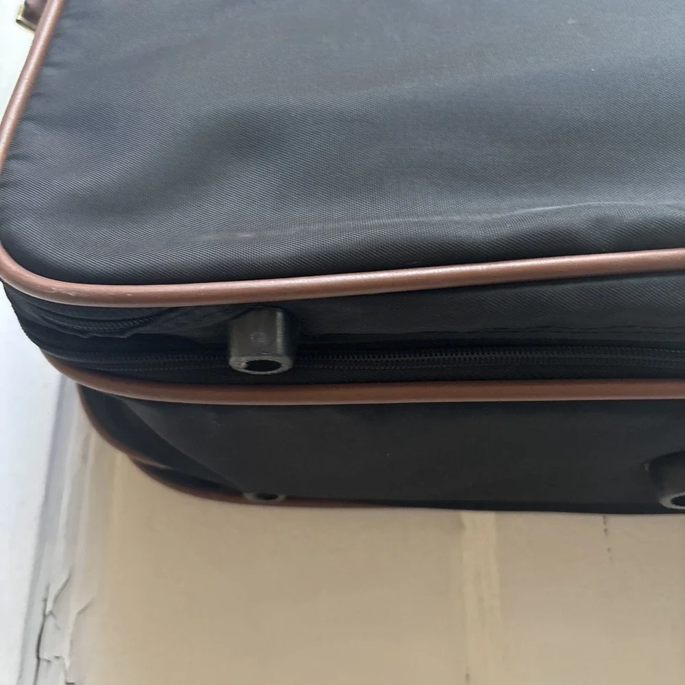 Vintage LARK Luggage  Bag Small Suitcase /Briefcase‎ 90s Black Nylon. 14 X 18